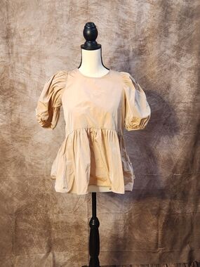 Wilfred Beige Puff Sleeve Peplum Blouse – Structured Volume Top – Size XXS